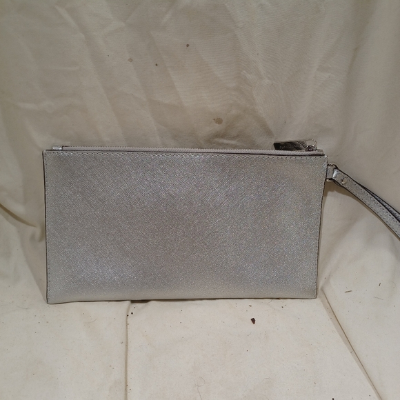 Michael kors wristlet - Picture 7 of 9